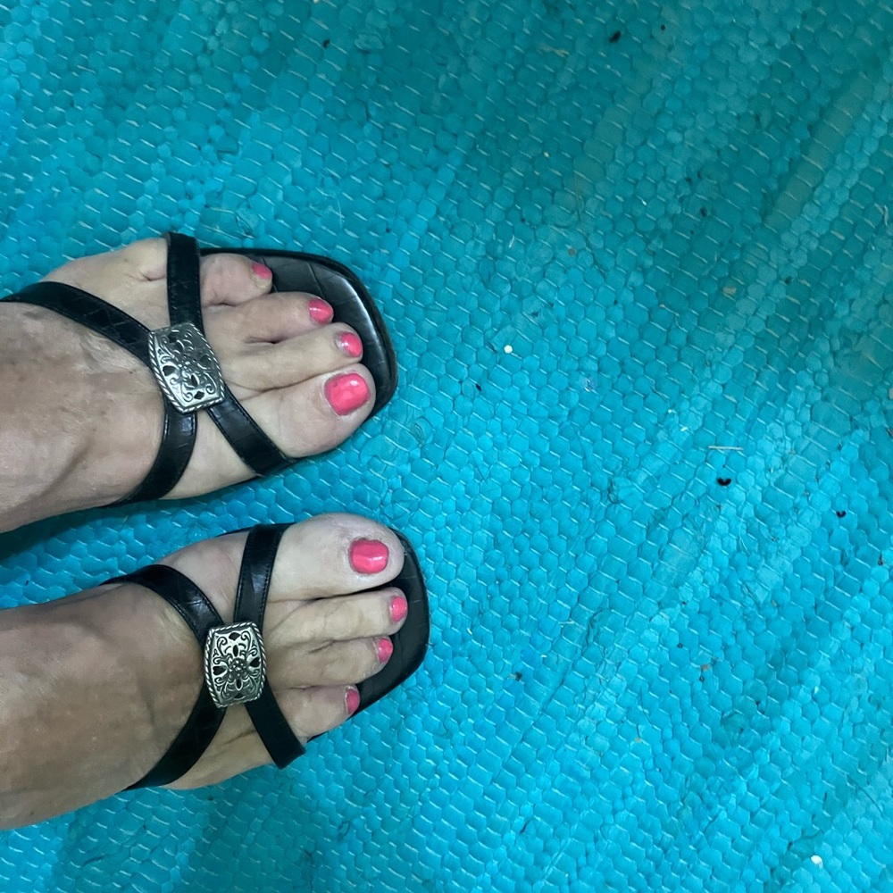 Brighton black crocs sandal, size 7 1/2 - Picture 2 of 7